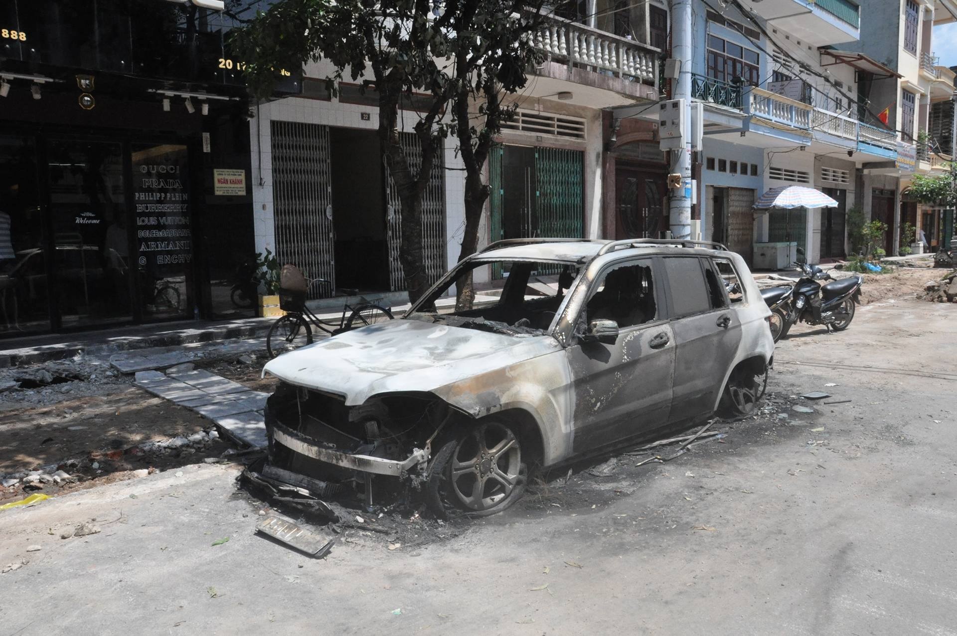 xe bat ngo boc chay anh 2