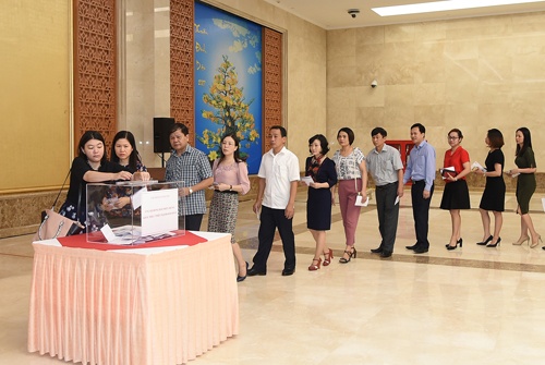 ủng hộ đồng bào miền Trung ảnh 2 ung ho dong bao mien Trung anh 2