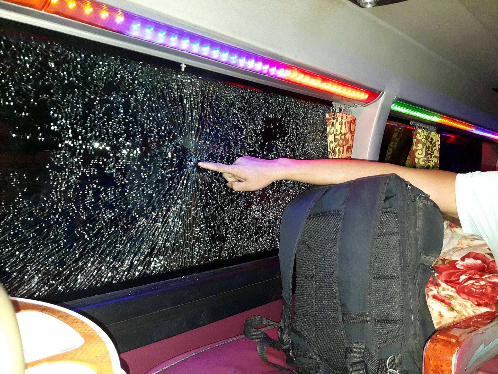 Xe giuong nam o Quang Ninh gap su co khi dang chay hinh anh