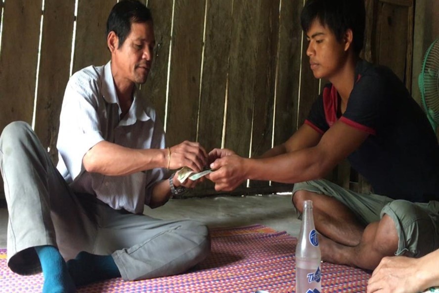 Bat qua tang thay cung co hanh vi lua gat, dam o hinh anh