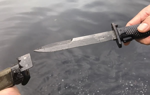 Thieu nien 14 tuoi dang mua thuc an bi nhom con do dam tu vong hinh anh