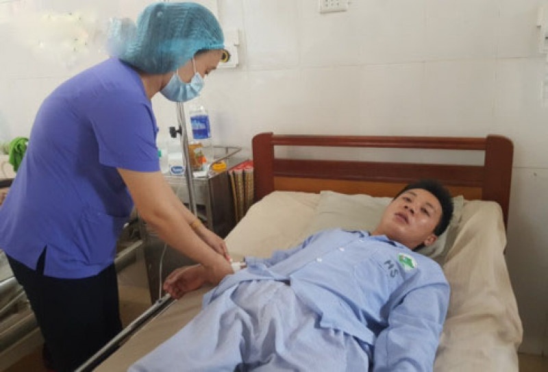 Chiec can nhua cuu song thanh nien bi lu cuon 7 km hinh anh