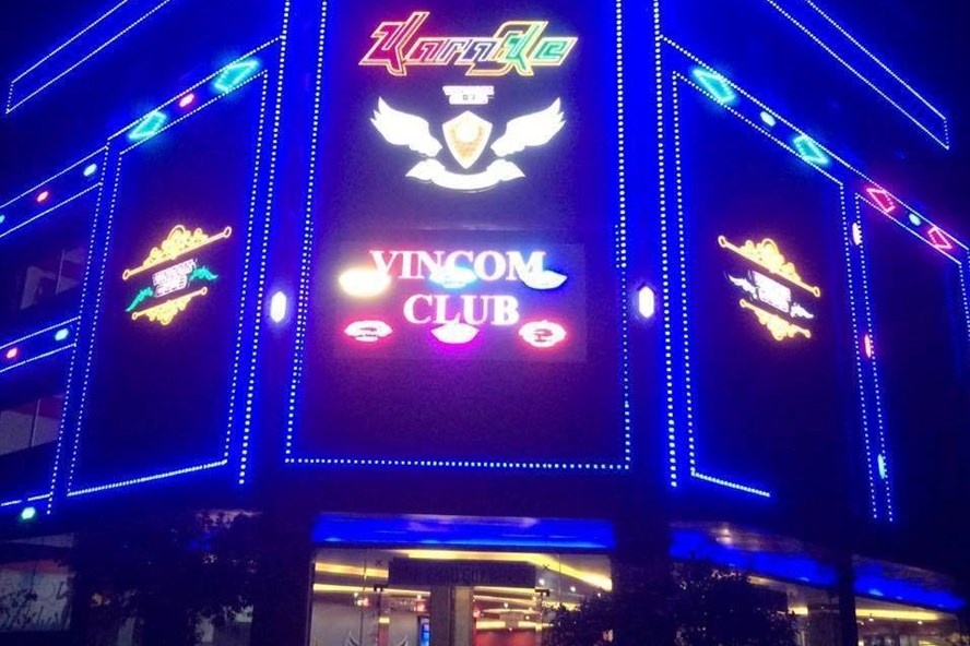 Mang sung quan dung di hat karaoke hinh anh