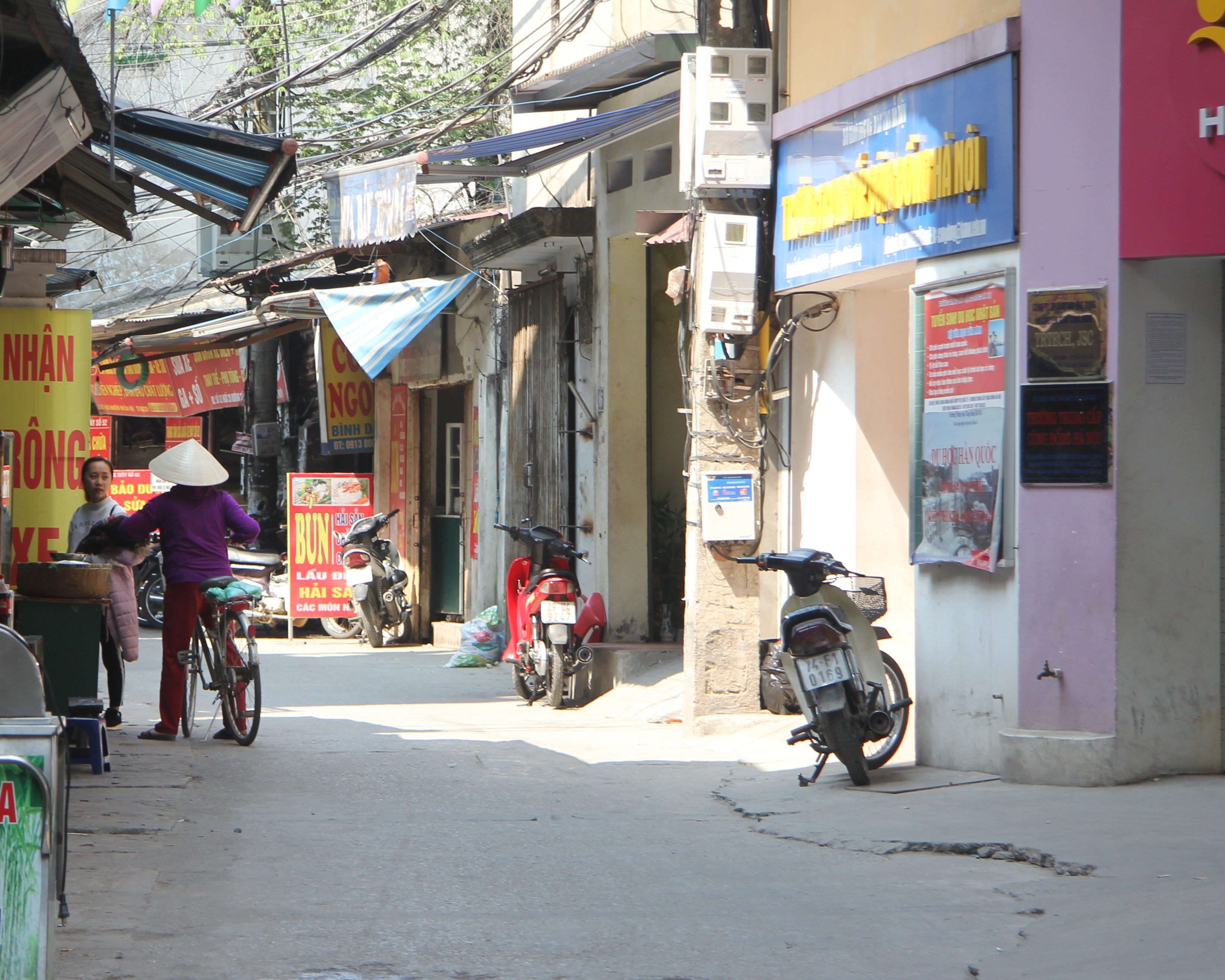 Nam thanh nien chet trong tu the treo co tai nha tro cua ban gai hinh anh