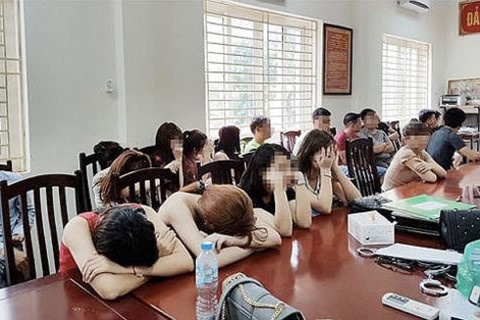 Bay lắc trong quán karaoke ảnh 1 Bay lac trong quan karaoke anh 1