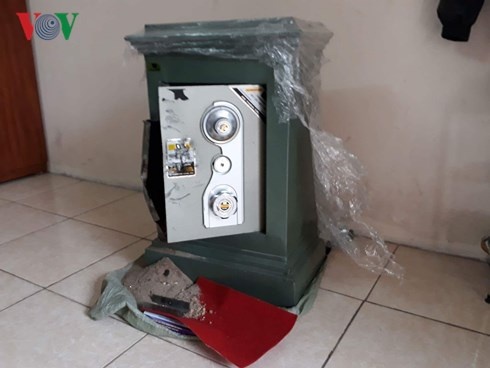 Dùng búa đinh phá két sắt ảnh 2 Dung bua dinh pha ket sat anh 2