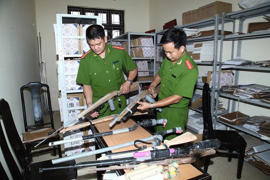 Mua bán vũ khí trên mạng ảnh 1 Mua ban vu khi tren mang anh 1