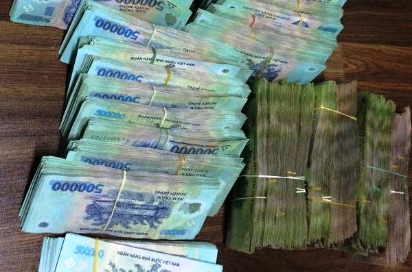Mot ke toan huyen vung cao vay no hon 55 ty dong roi... xu hinh anh