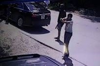 Ban trong thuong roi hanh hung nan nhan ngay trong nha hinh anh