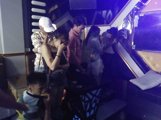 Bay lắc ở quán bar ảnh 1 Bay lac o quan bar anh 1