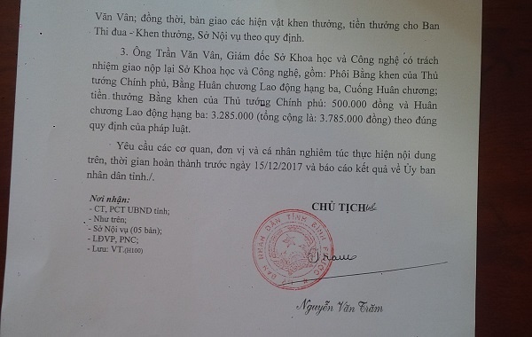 Giam doc so khai man thanh tich de nhan huan chuong hinh anh