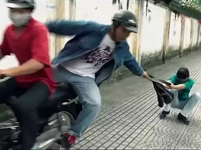 Bat ten cuop so tiet kiem 6,1 ty dong cua khach du lich hinh anh