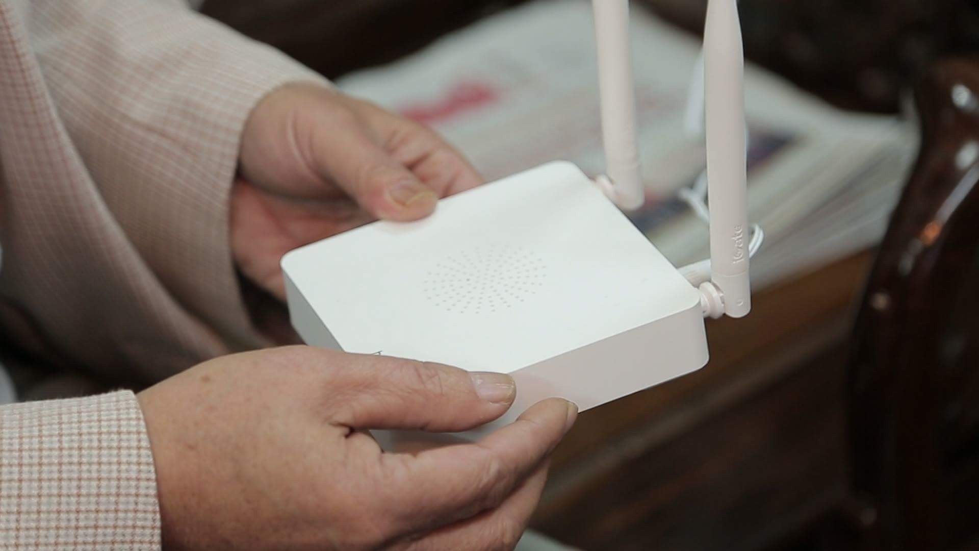 Can canh viec dua loa phuong vao tan nha dan hinh anh