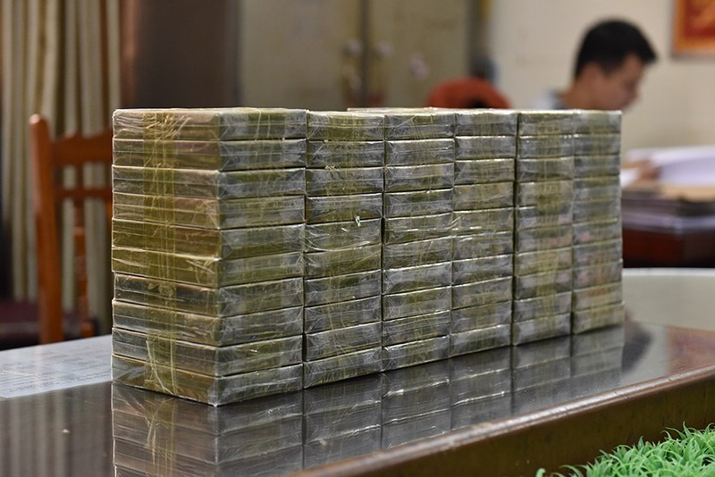 Canh sat bao dong nan san xuat ma tuy trong nuoc hinh anh