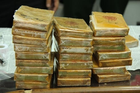 'Ba trum' bi bat khi dang cho tin vui chuyen hang 20 banh heroin hinh anh