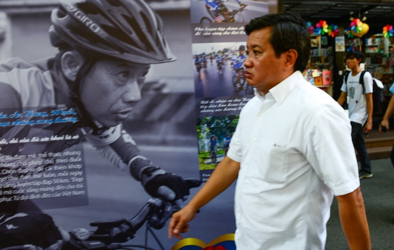 Ong Doan Ngoc Hai bat ngo nop don xin tu chuc hinh anh