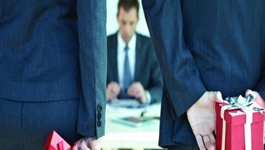 Xu ly kip thoi viec tang qua Tet khong dung quy dinh hinh anh