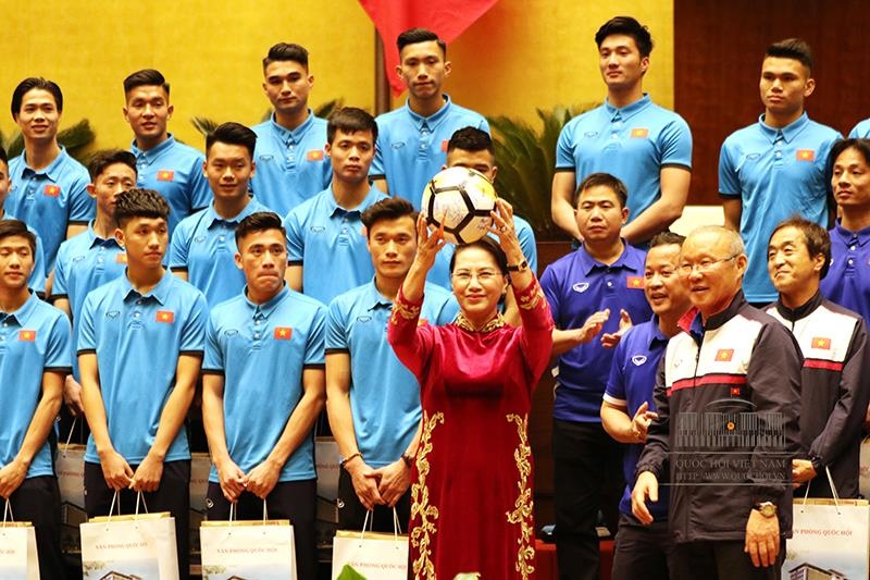 Chủ tịch quốc hội gặp mặt đội bóng U23 Việt Nam ảnh 1 Chu tich quoc hoi gap mat doi bong U23 Viet Nam anh 1