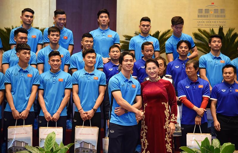 Chủ tịch quốc hội gặp mặt đội bóng U23 Việt Nam ảnh 4 Chu tich quoc hoi gap mat doi bong U23 Viet Nam anh 4