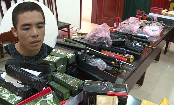 Ngang nhien buon ban cac loai vu khi tren mang hinh anh