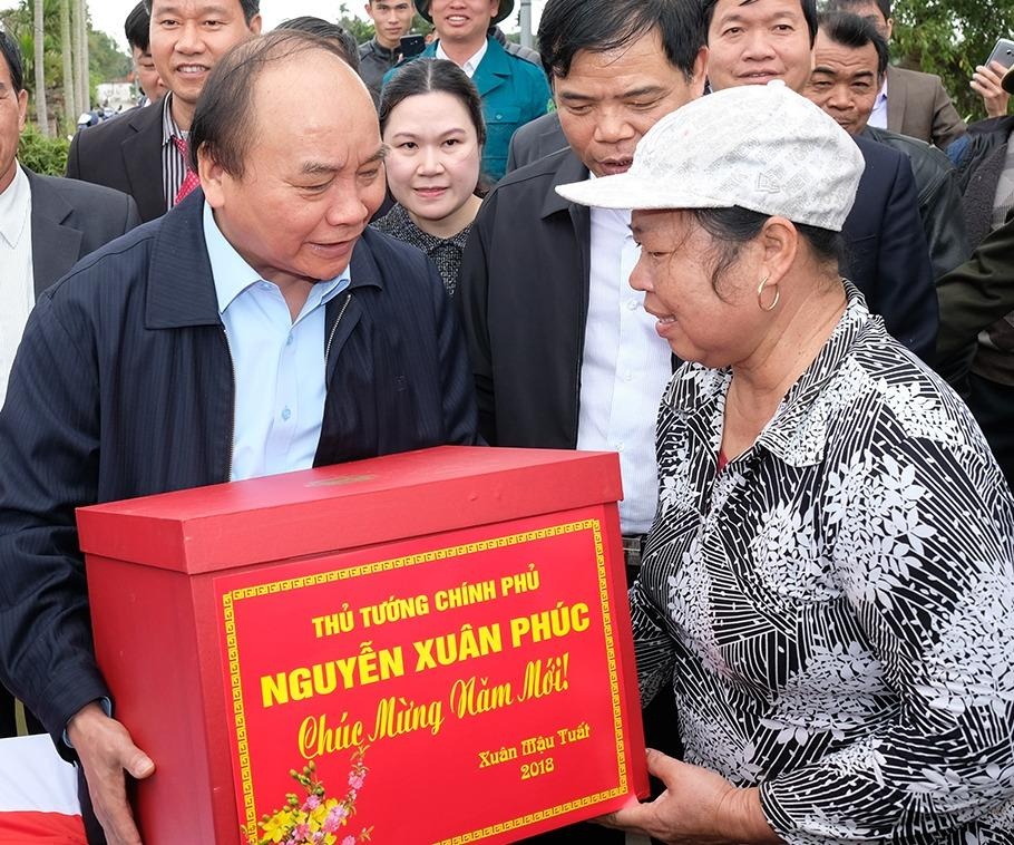 Thu tuong dong vien ba con xuong dong dau Xuan hinh anh