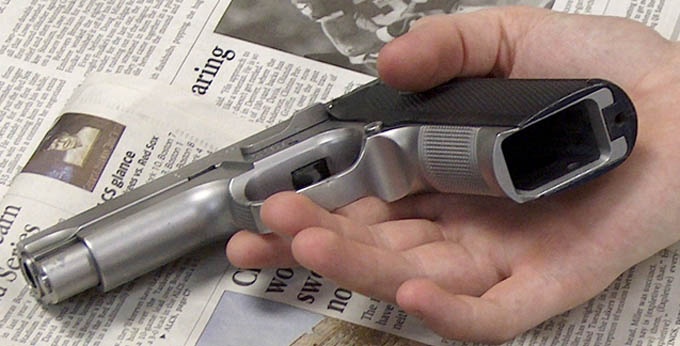 Trum giang ho dinh tu sat khi cong an ap vao bat hinh anh