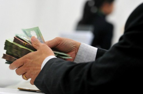 Lam gia so tiet kiem rut tien 'bao' nguoi tinh dong tinh hinh anh