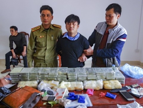 Bat 3 nguoi nuoc ngoai cung 60 banh heroin va 40.000 vien ma tuy hinh anh