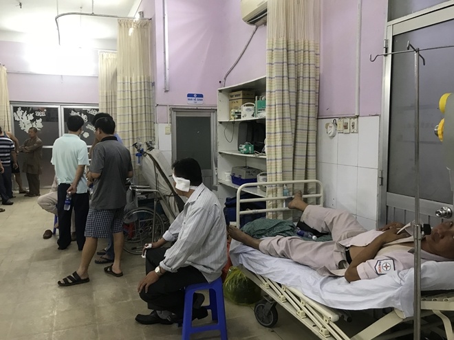 4 nhan vien dien luc bi chem anh 2