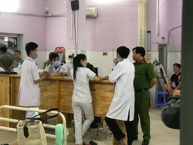 4 nhan vien dien luc bi chem tu nha ra den benh vien hinh anh
