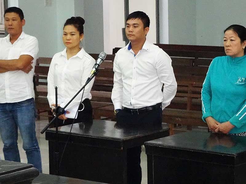 Khong dang ky ket hon, duoc chong nhung mat… dat hinh anh