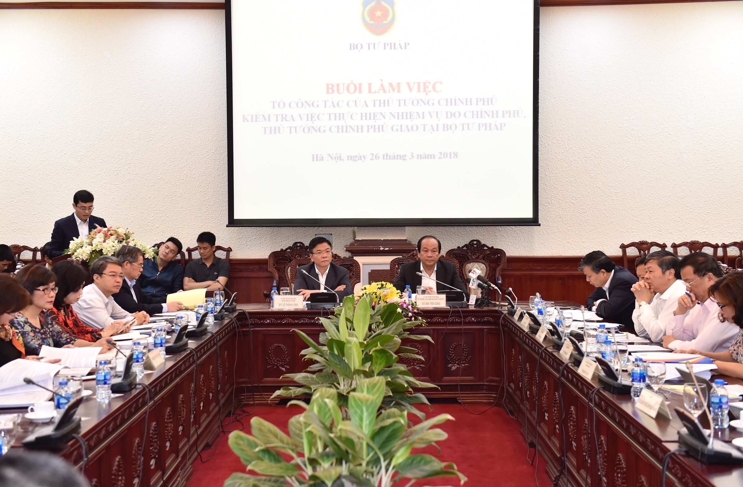 To cong tac cua Thu tuong: Quy dinh chung chung thi can bo sach nhieu hinh anh