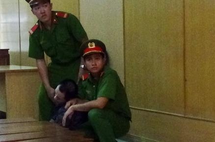 Tuong cuop ngat xiu khi nghe tuyen an tu hinh hinh anh