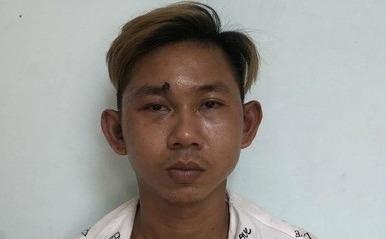Ten cuop tiem vang tung 'bom' bot de thoat than hinh anh