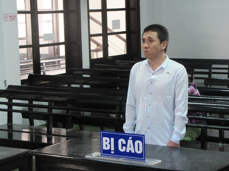 Bat coc tre con nhung chay khong thoat hinh anh