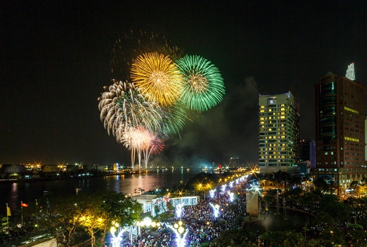 Toi nay Sai Gon ban phao hoa, nhung tuyen duong nao bi cam? hinh anh