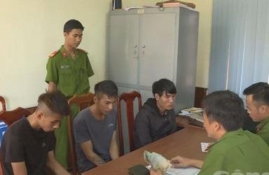 Lua ban sung qua mang roi cuop tien cua khach hinh anh