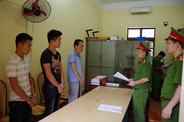 Khoi to 6 nguoi mang quan tai di doi no o Ha Giang hinh anh