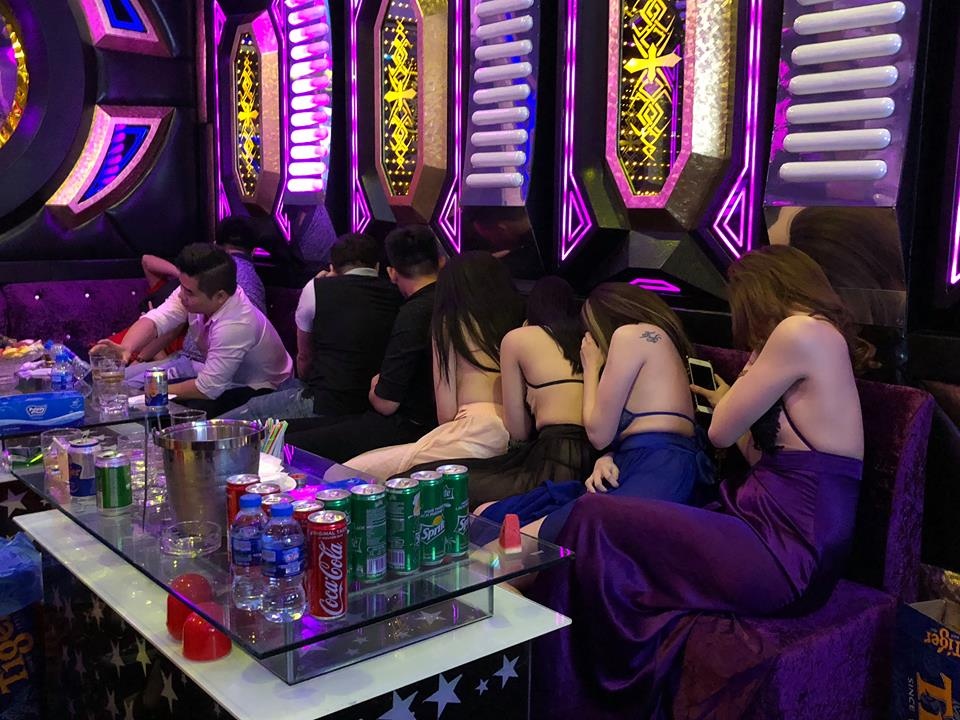 nhân viên nhà hàng bán dâm ảnh 2 nhan vien nha hang ban dam anh 2