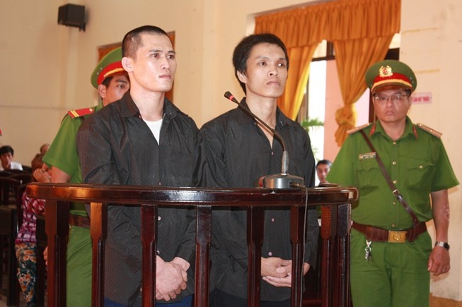 Chan dong o TP.HCM: Toa an huyen tuyen an... tu hinh hinh anh