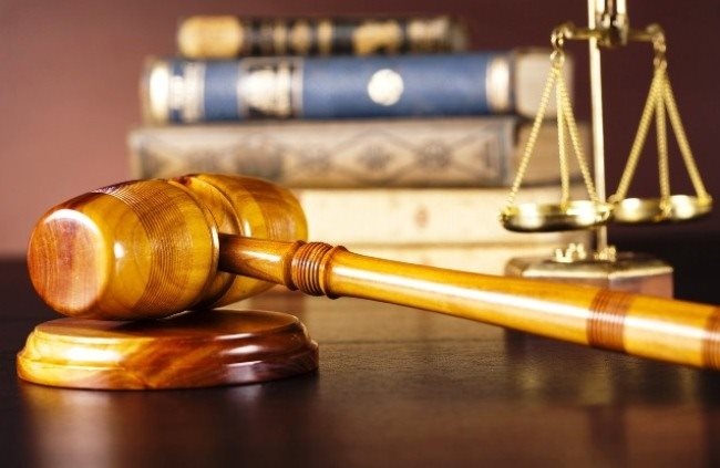 Hai cap toa dinh chi vu an sai hinh anh