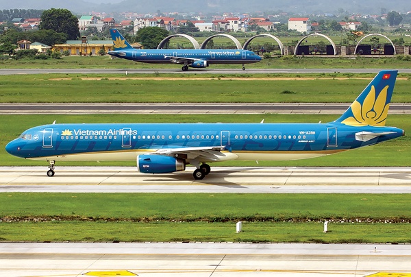 Hai duong bang Noi Bai, Tan Son Nhat xuong cap nghiem trong hinh anh