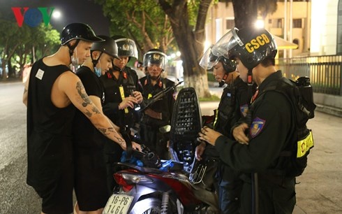 băng nhóm bão đêm tại Hà Nội ảnh 3 bang nhom bao dem tai Ha Noi anh 3