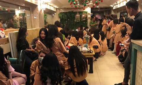 'Ve sau thoat xac' ben trong nha hang thac loan hinh anh