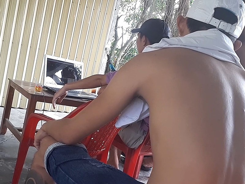 Mang luoi 'do den' xuyen quoc gia: Nhung casino truc tuyen 'nam vung' hinh anh