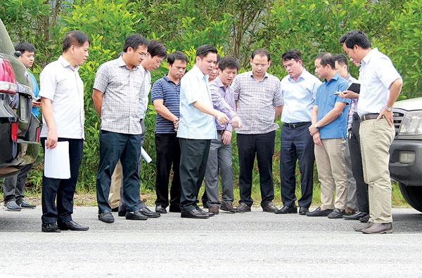 'Cam cua' nha thau neu khong sua chua dut diem han lun quoc lo 1 hinh anh