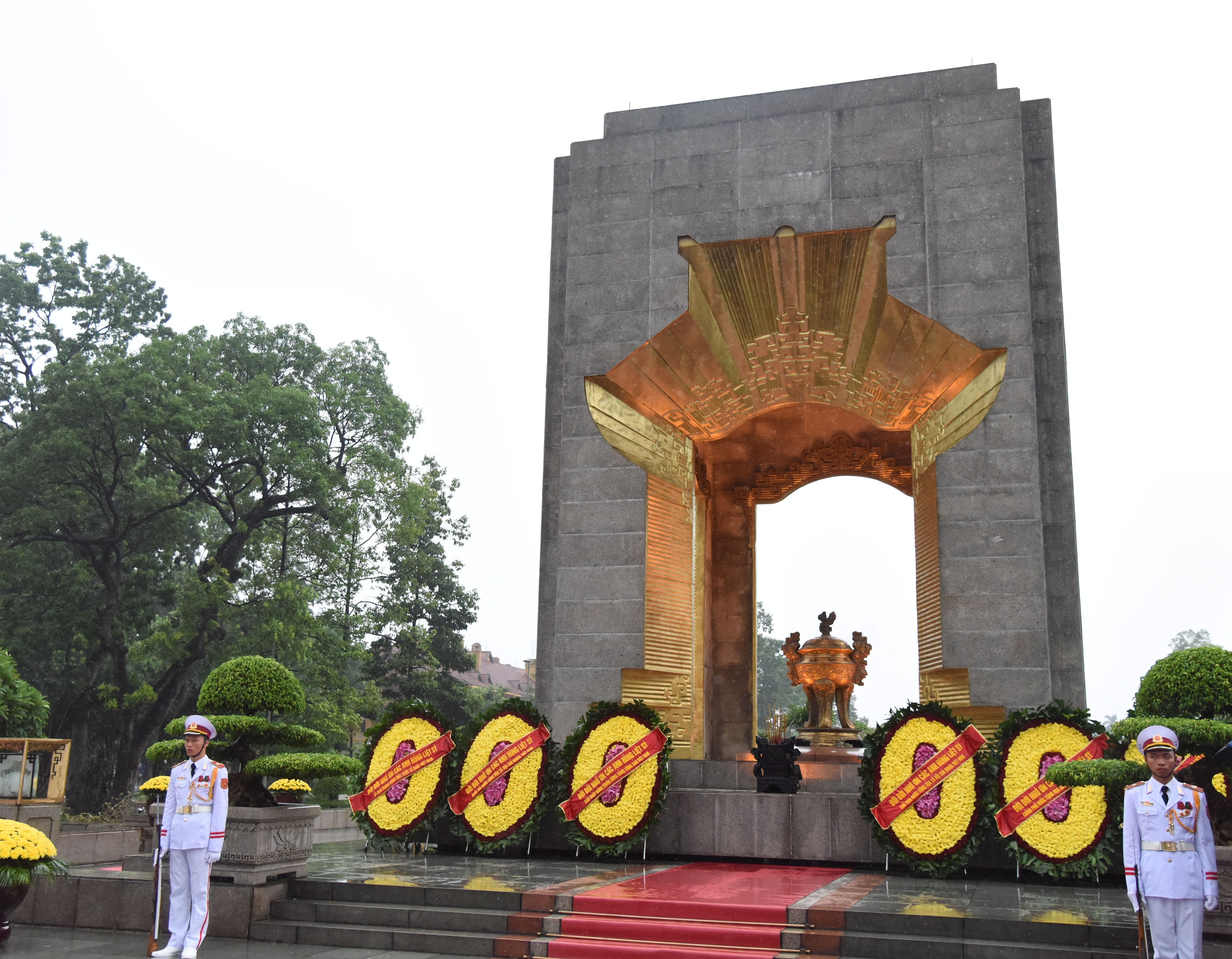 tuong niem cac Anh hung liet si anh 1