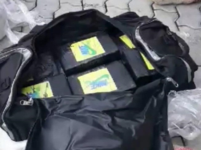 Dang giam dinh 100 banh cocaine, cho khoi to vu an hinh anh