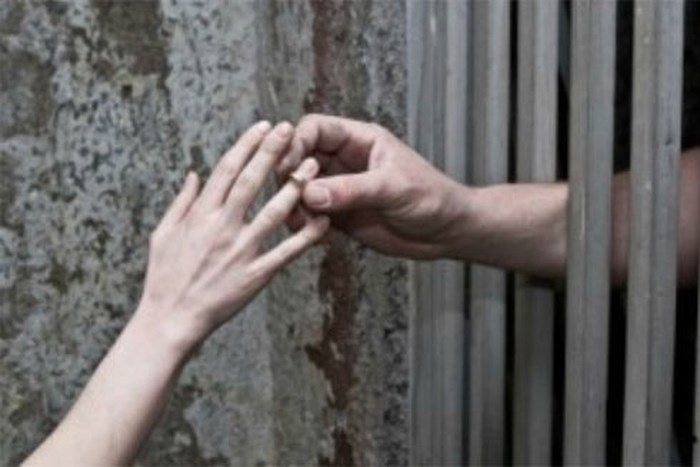 Nguoi dang chap hanh hinh phat tu co duoc ket hon? hinh anh