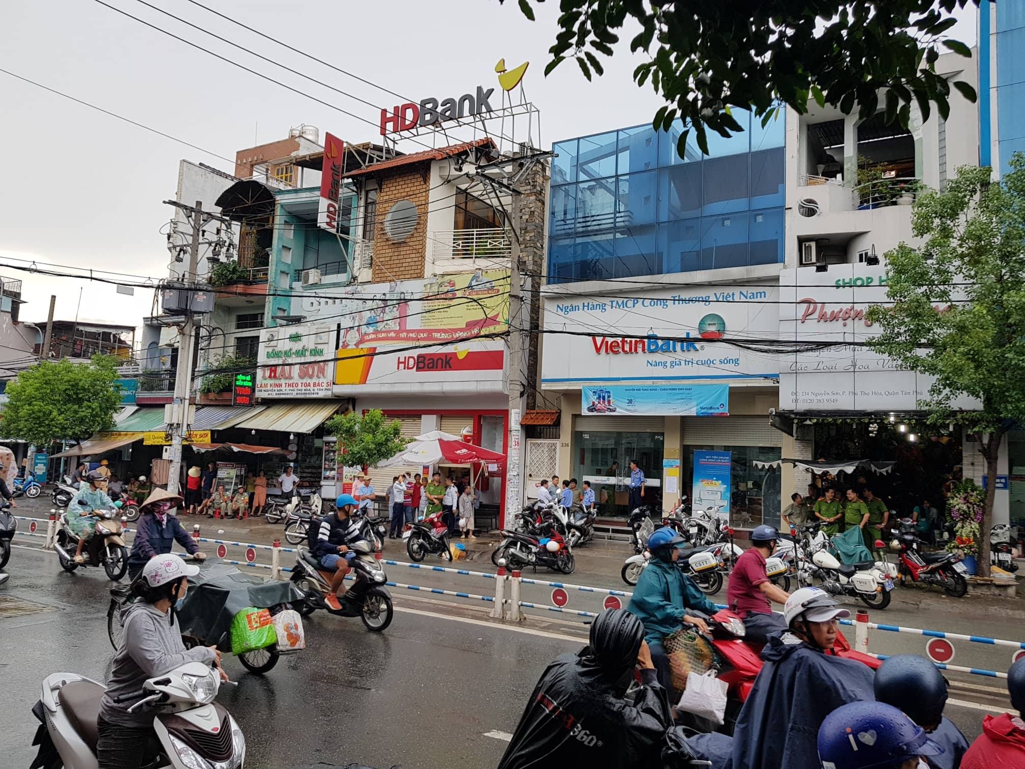 cướp ngân hàng ảnh 1 cuop ngan hang anh 1